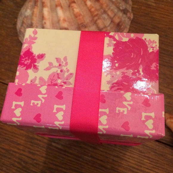 Women’s 2-Pack Socks Size 6-9 Love & Skulls - Picture 5 of 12